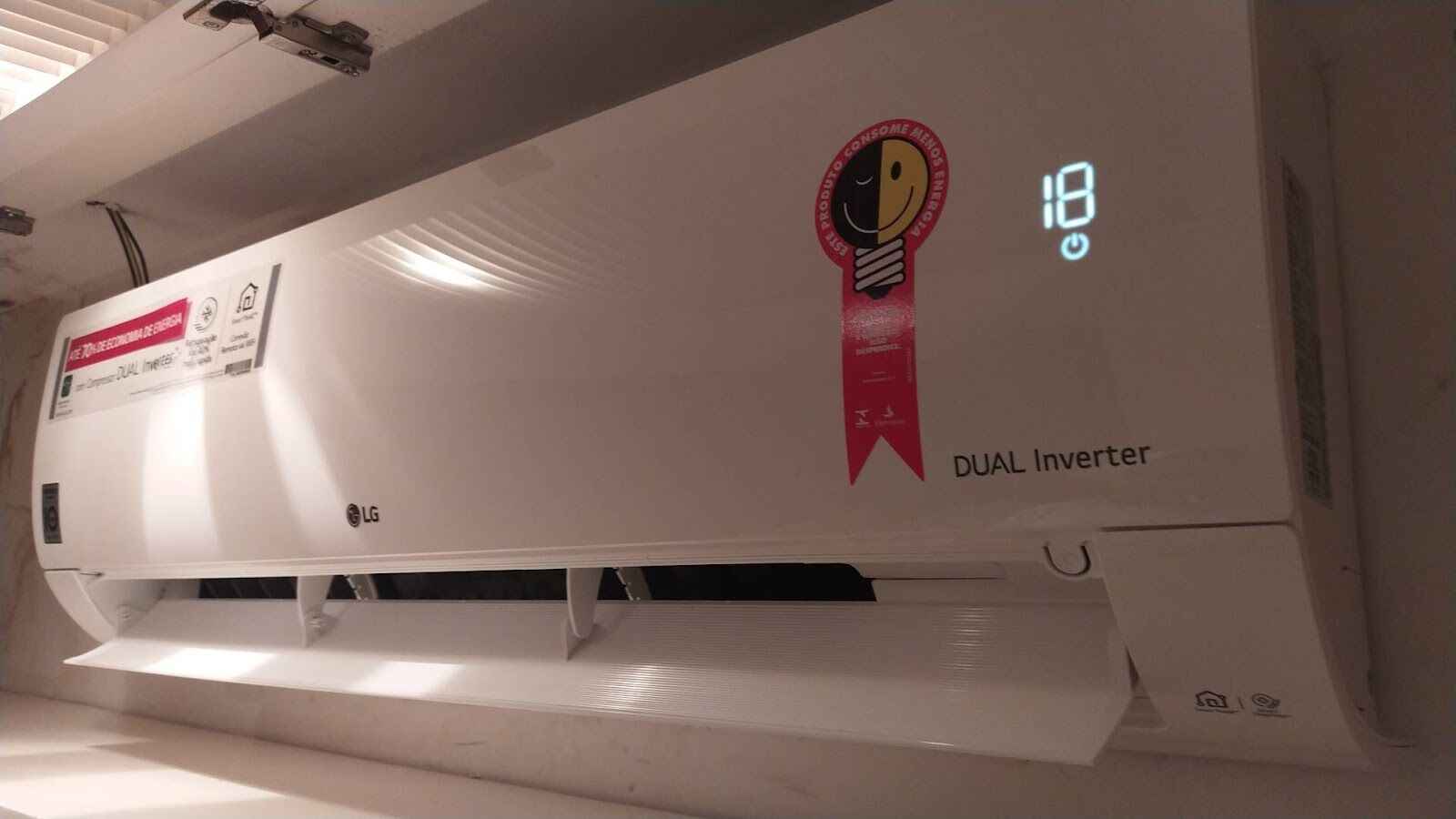 Split LG Dual Inverter instalado na parede