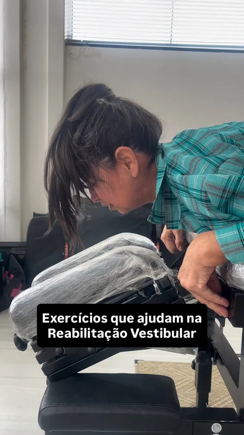 Vladimir conduzindo a manobra de reposicionamento com a paciente deitada